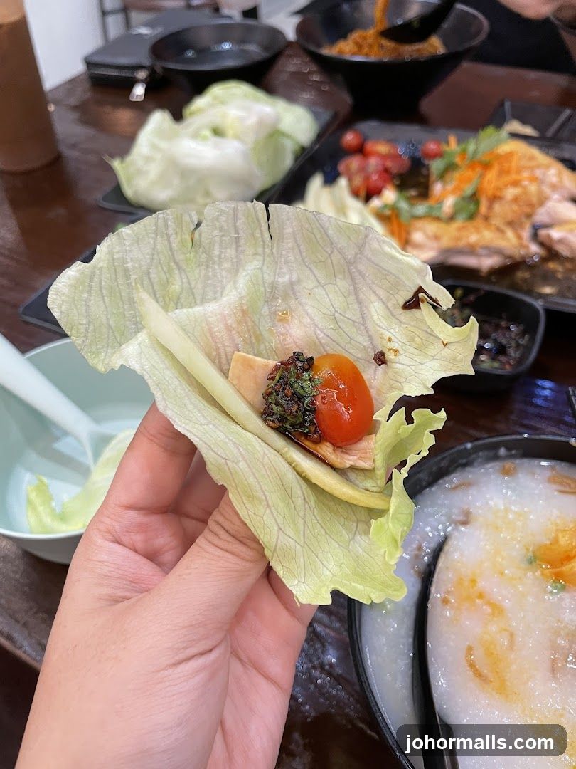 Lettuce Wrap with Toppings