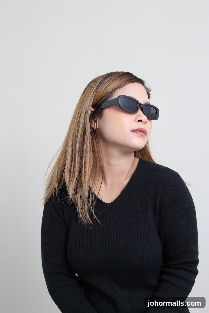 Woman wearing sunglasses