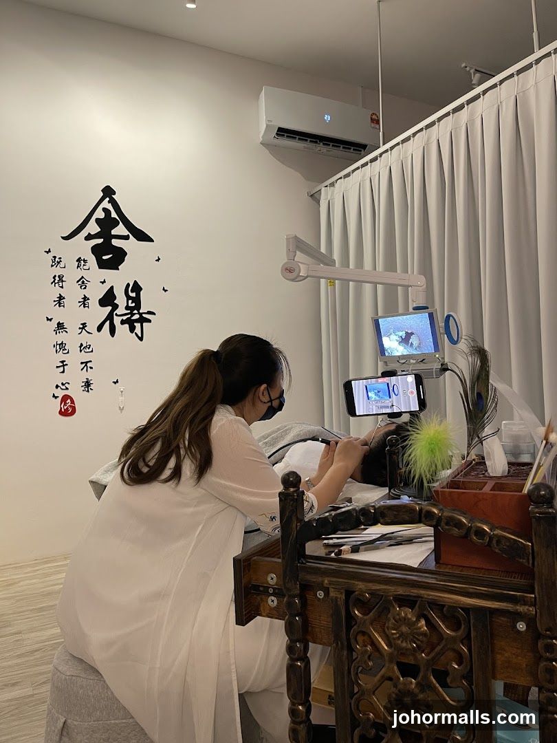 Eyebrow threading service