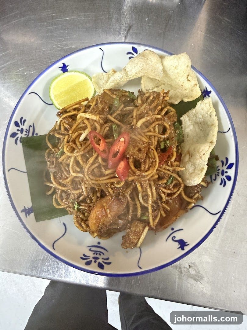 Noodles with Chicken and Prawn Crackers