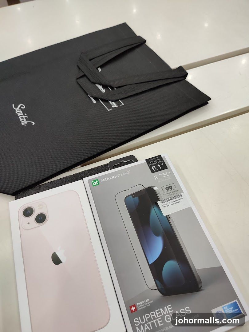 iPhone and Screen Protector