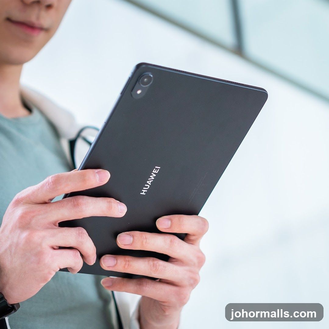 Person holding a Huawei tablet