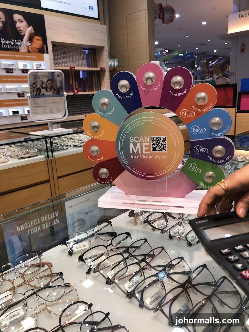 Eyewear Display with Virtual Try-On Feature