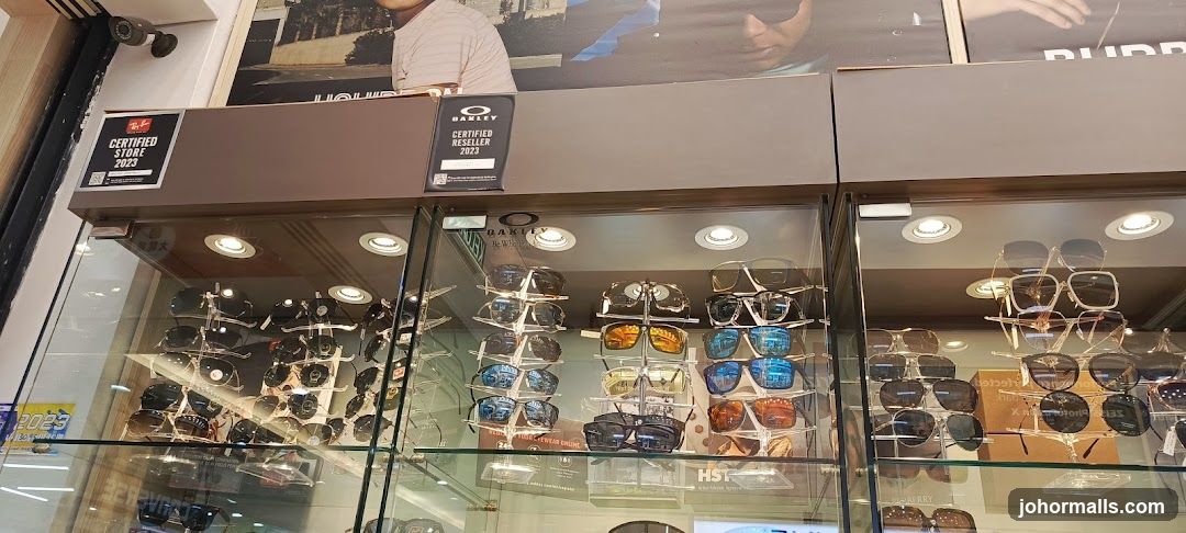 Eyewear Store Display
