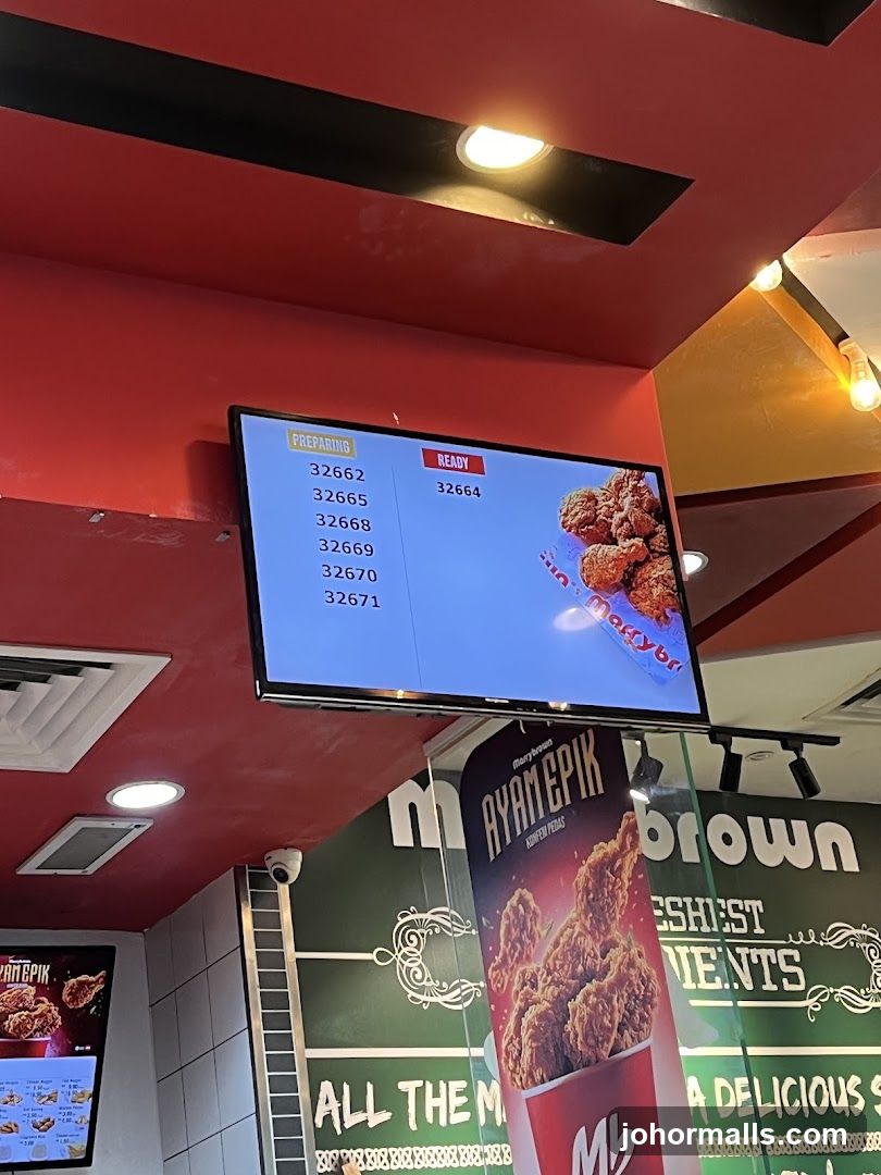 Order Status Screen and Advertisement
