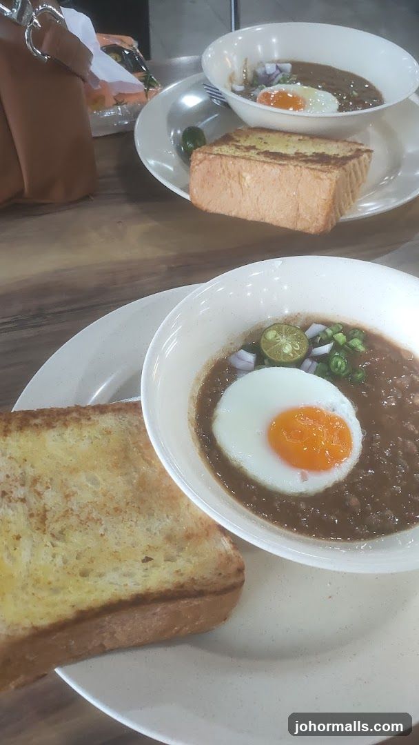 Toast with Gravy and Egg