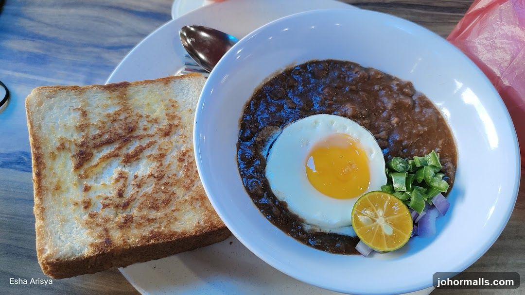 Fried Egg with Savory Sauce and Toast