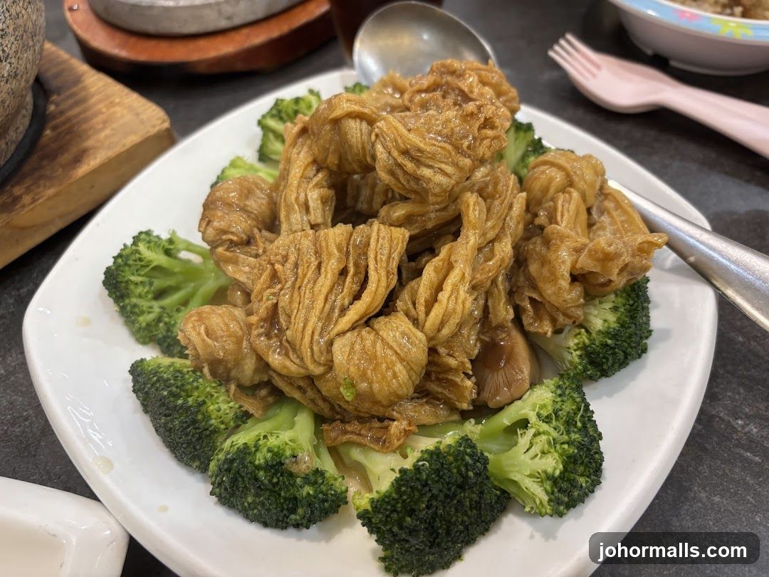 Braised Tofu Skin with Broccoli