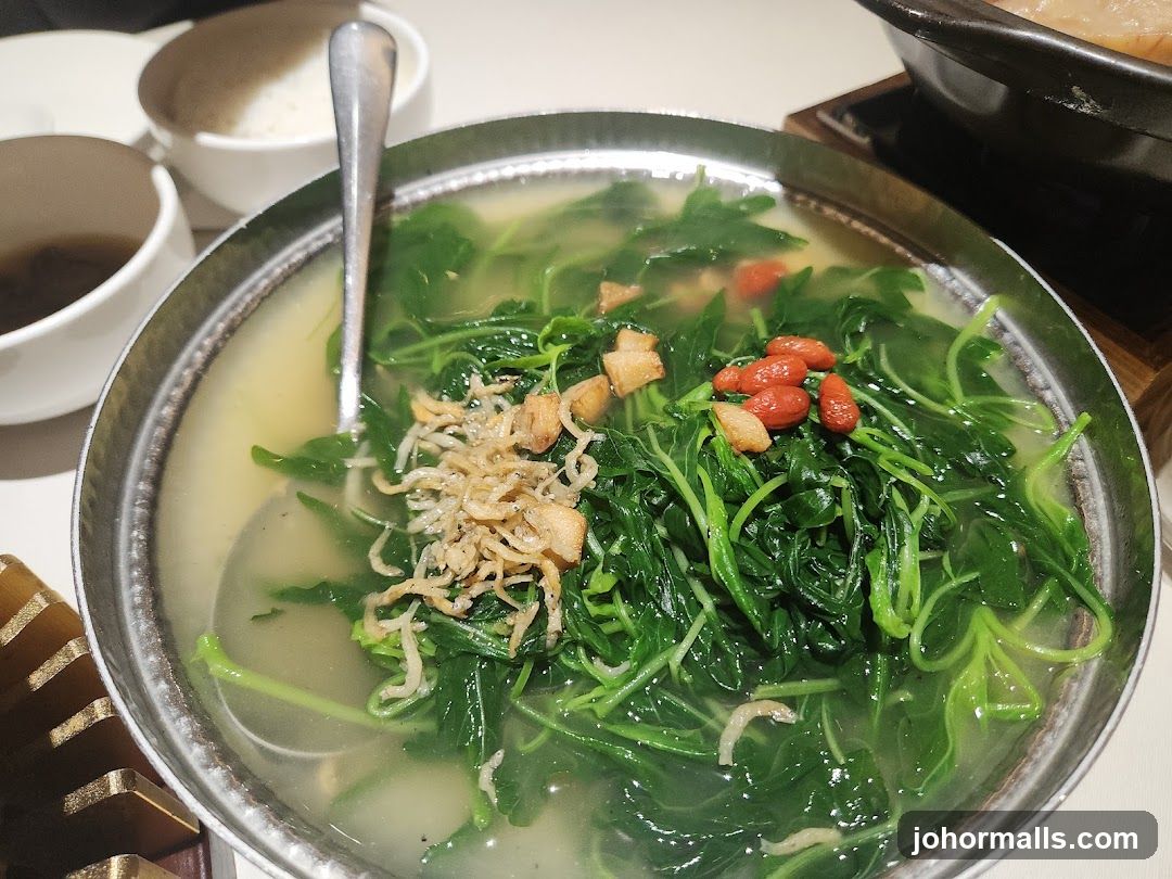 Vegetable Soup with Small Fish and Goji Berries