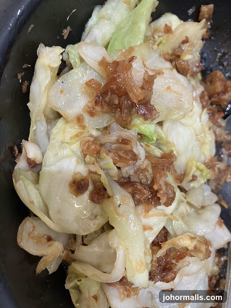 Stir-fried Cabbage with Crispy Shallots