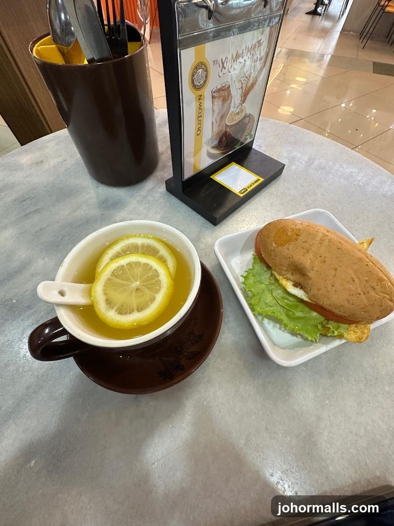 OLDTOWN White Coffee AEON Bukit Indah