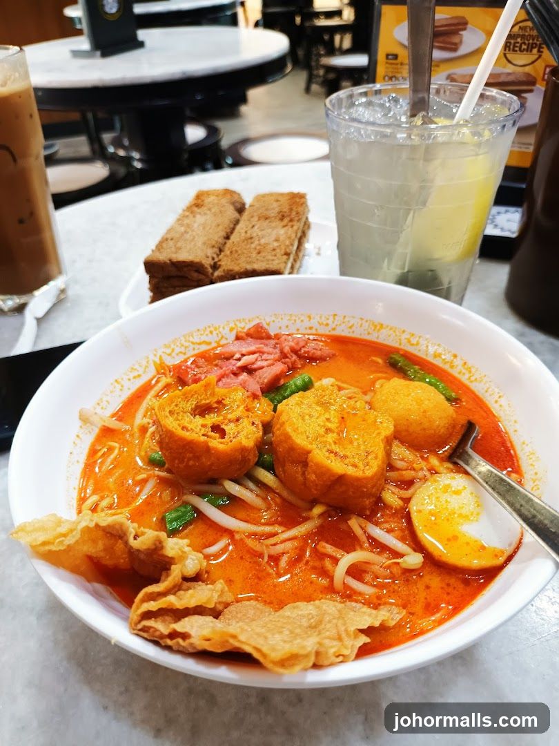 Curry Laksa with Toast and Drinks