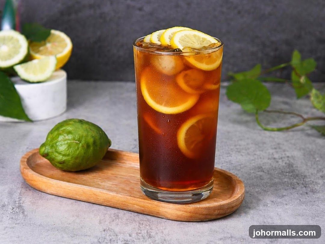 Iced Tea with Lemon Slices