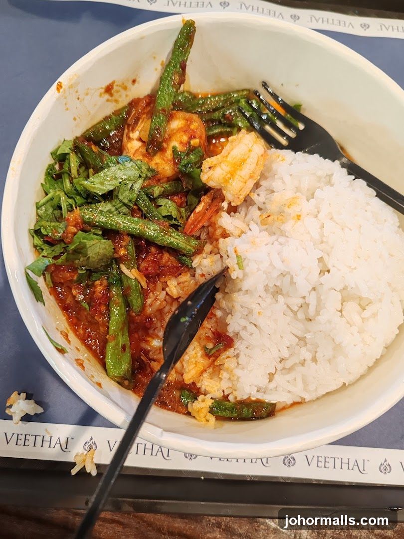 Shrimp and Green Bean Stir-fry with Rice