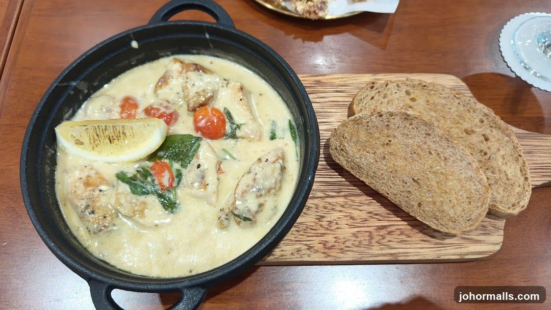 Creamy Chicken Dish with Bread