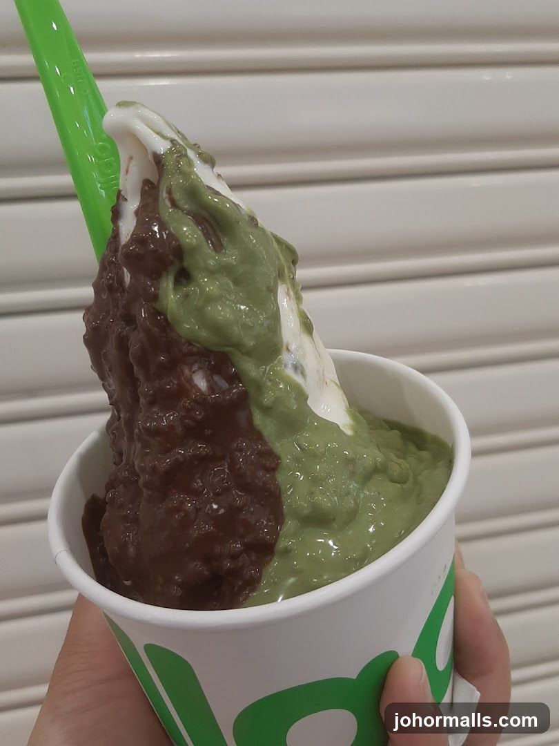 Frozen Yogurt with Chocolate and Matcha