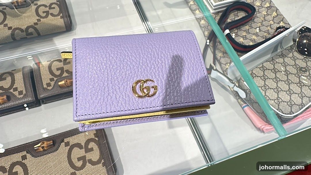 Gucci Wallet Display