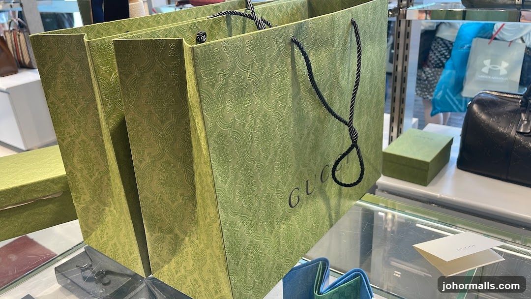 Gucci Shopping Bags and Accessories
