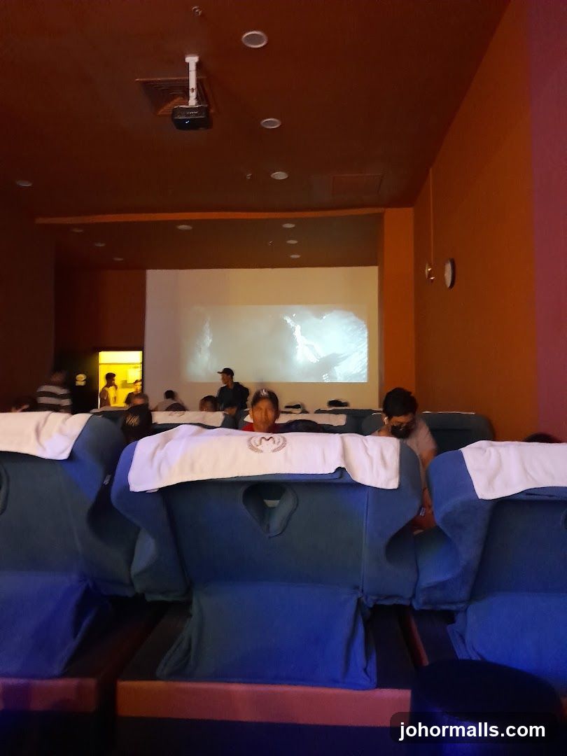 Massage Chairs with Projector Screen