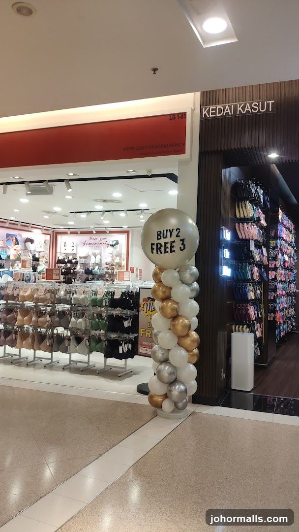 Storefront with sale balloons