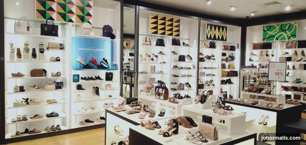 Shoe and Handbag Store Display