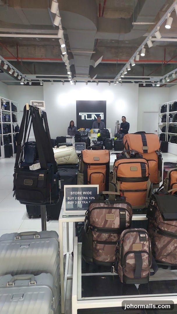 Tumi Store Display