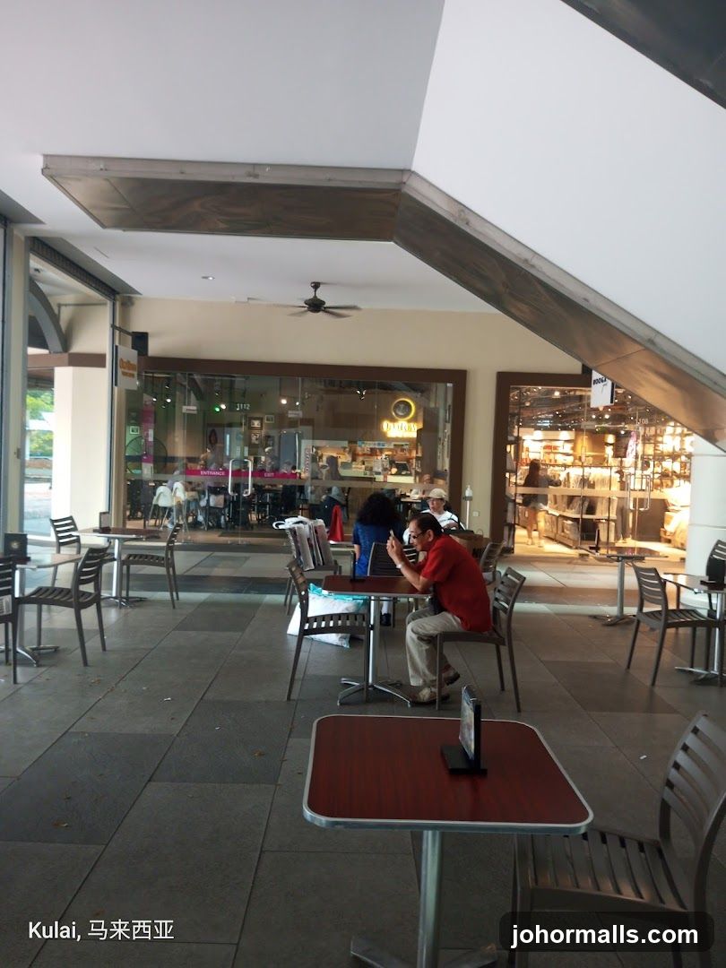 Outdoor cafe seating