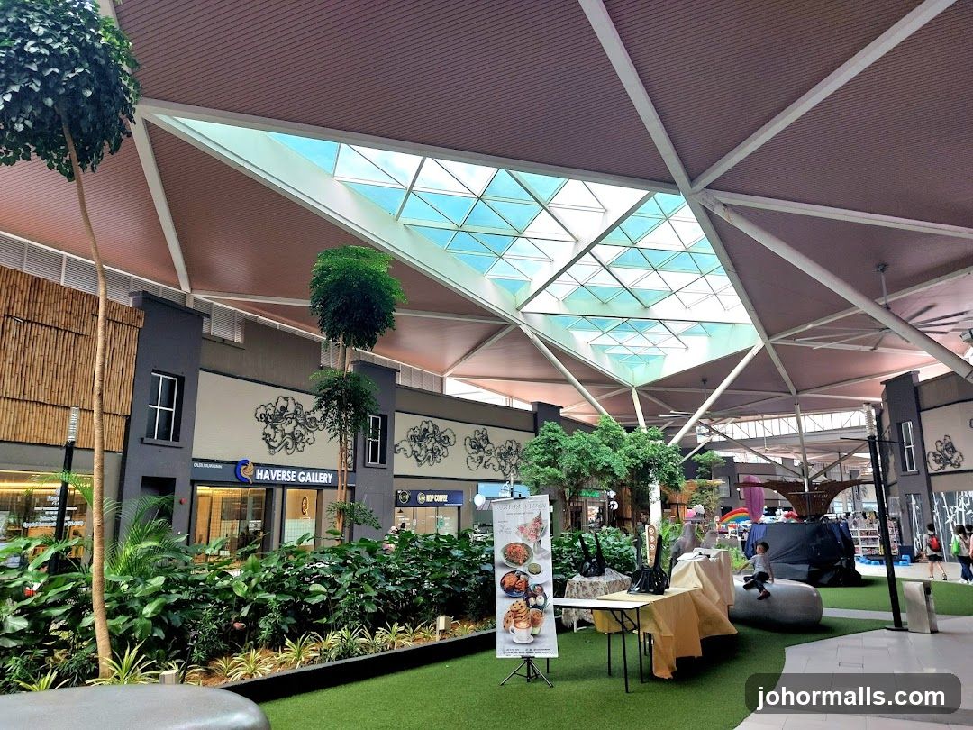Indoor shopping mall with skylight