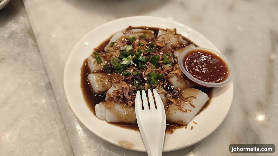 Chee Cheong Fun with Chili Sauce