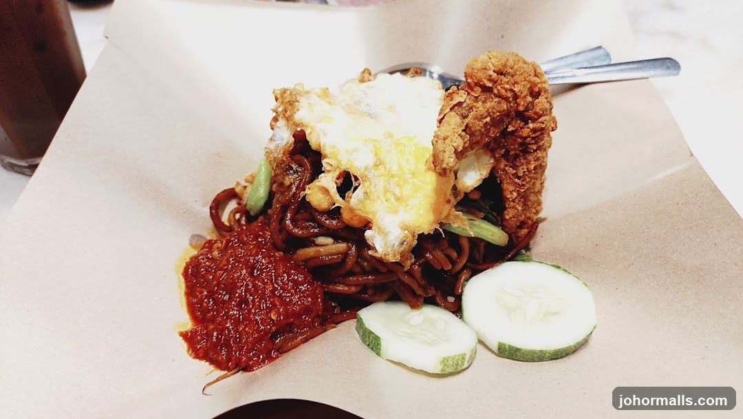 Fried Noodles with Egg and Chicken