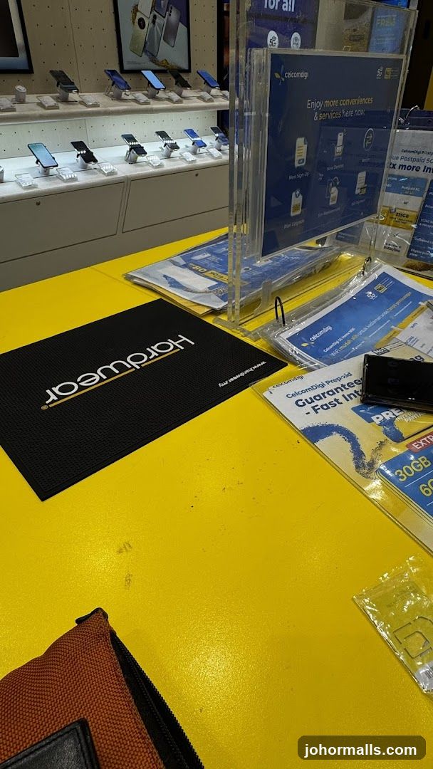 CelcomDigi Store Display