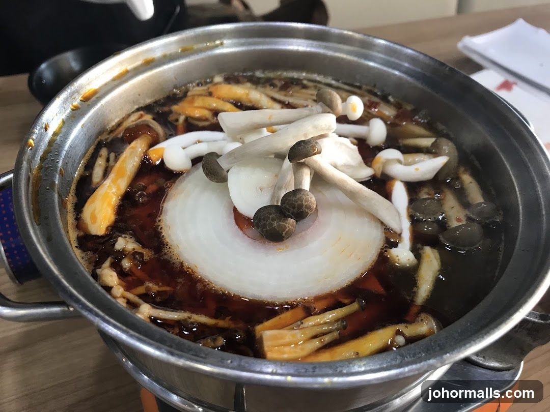 Hot Pot with Mushrooms and Onion