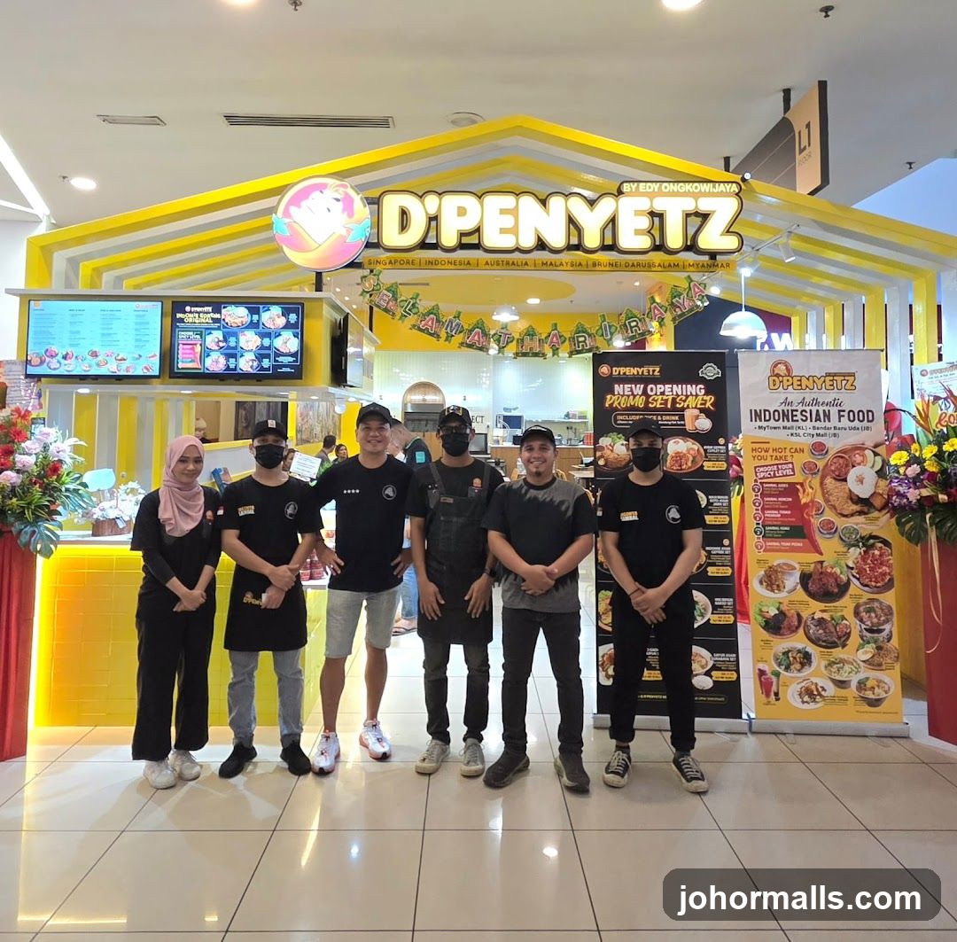 D'PENYETZ Indonesian Food Staff