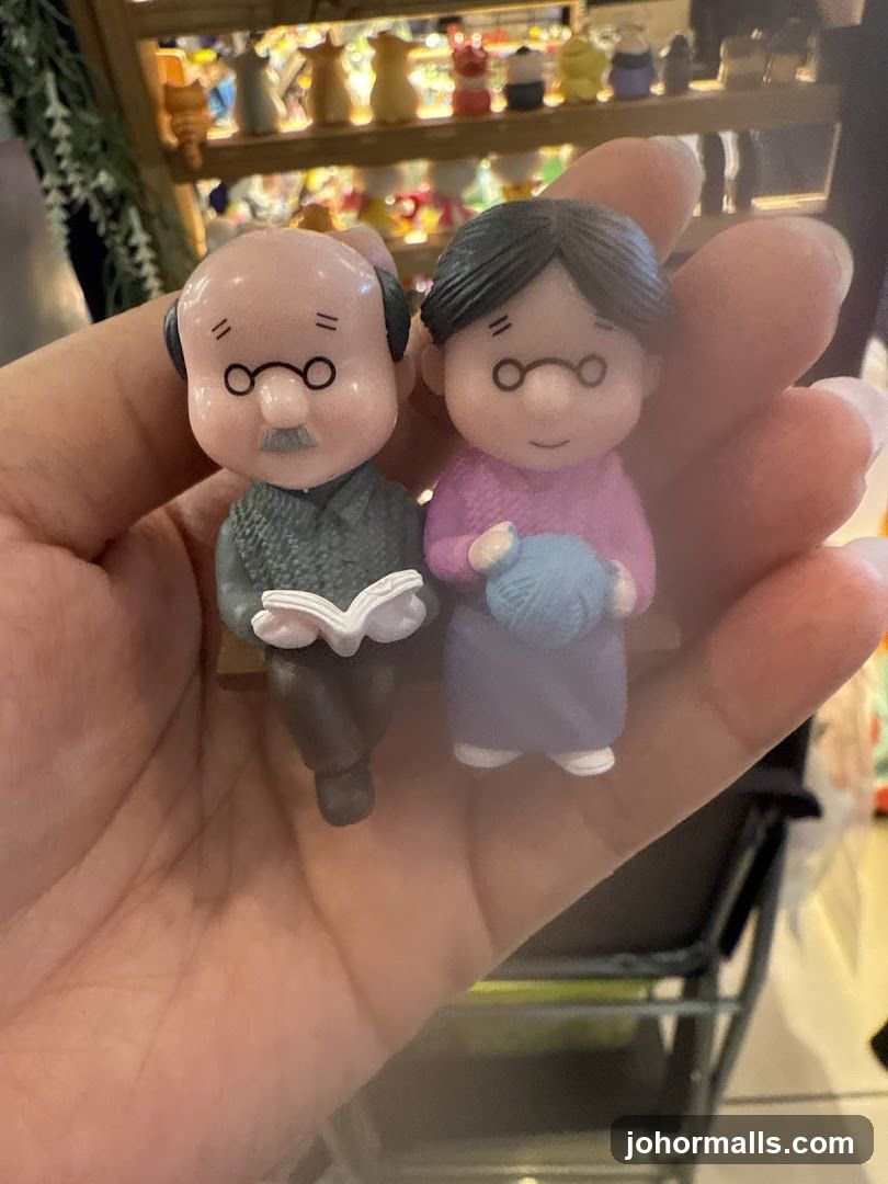 Figurines of an elderly couple