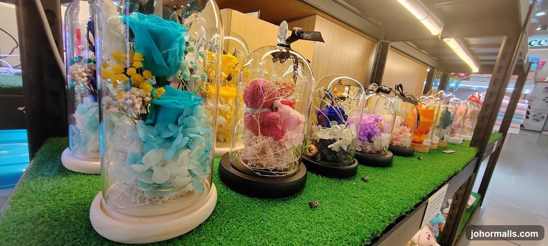 Preserved Flowers in Glass Domes
