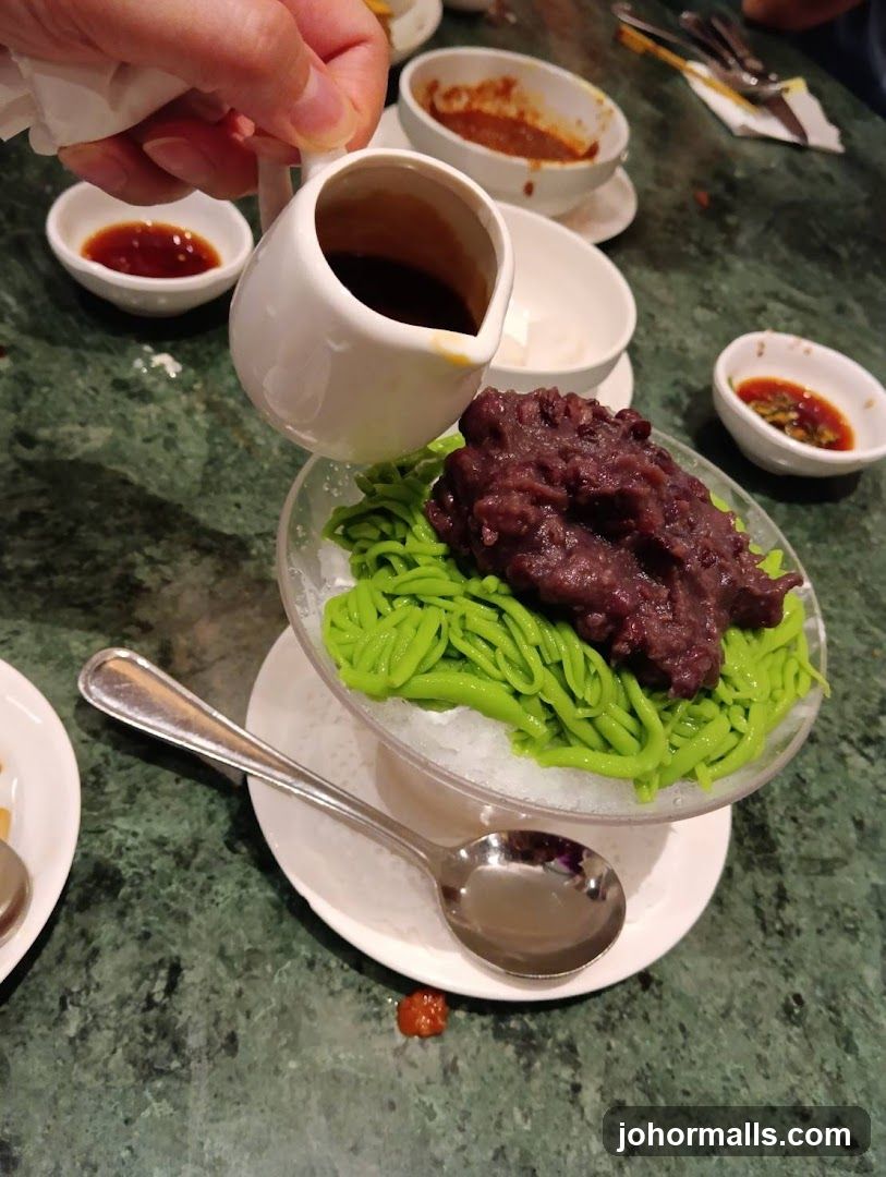 Dessert with Red Beans and Green Noodles