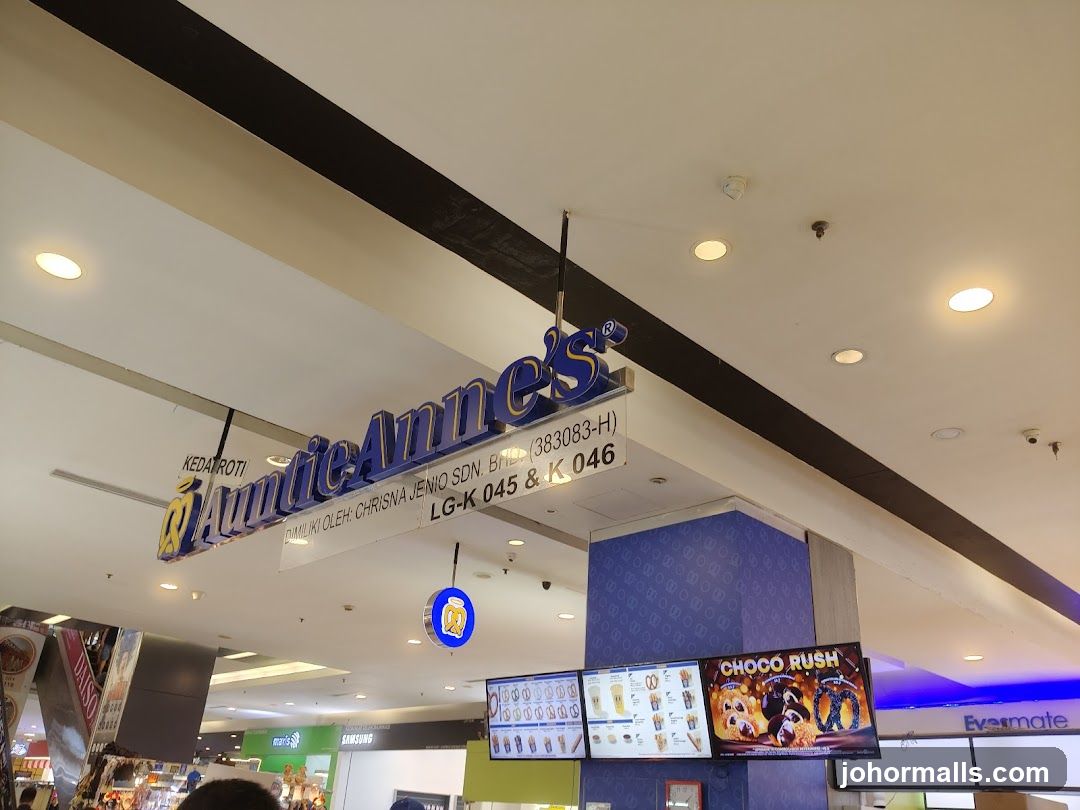 Auntie Anne's Storefront