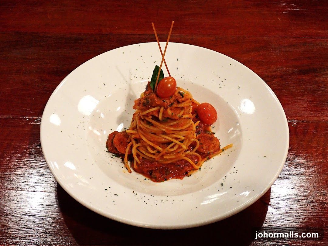 Spaghetti with Sausage and Tomatoes