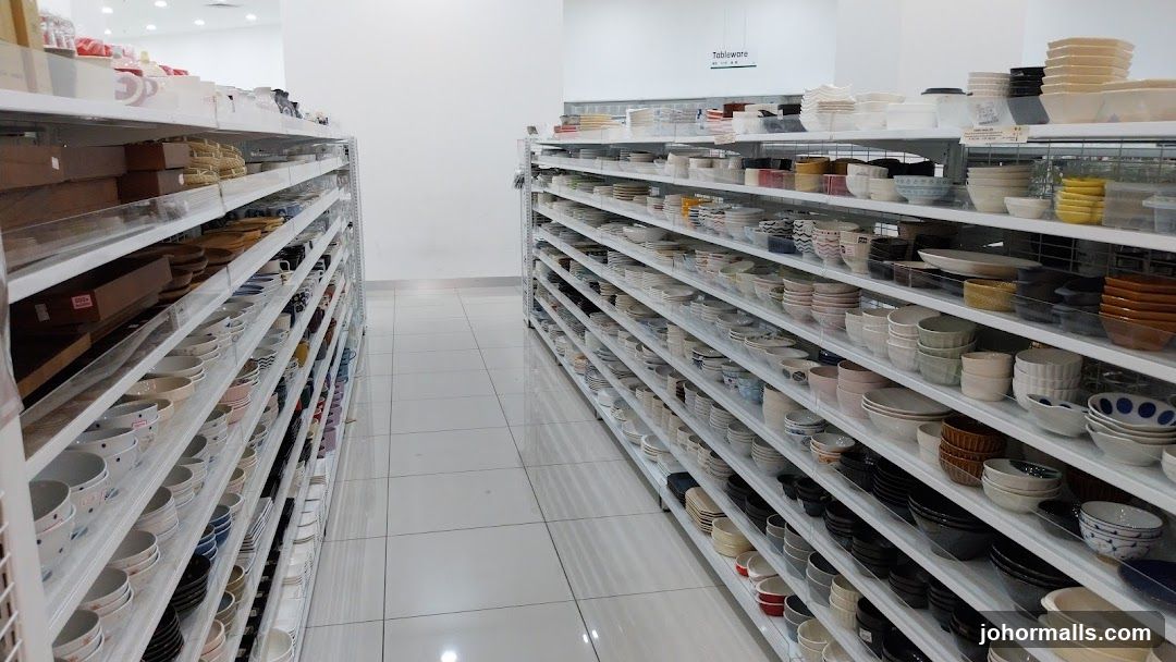 Tableware aisle in a store