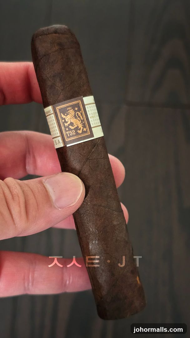 Cigar with Band