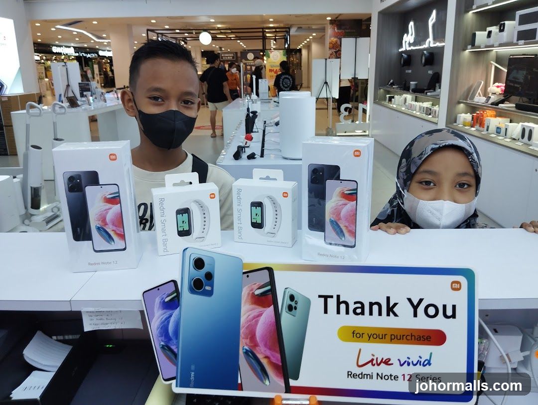Children with Xiaomi Products