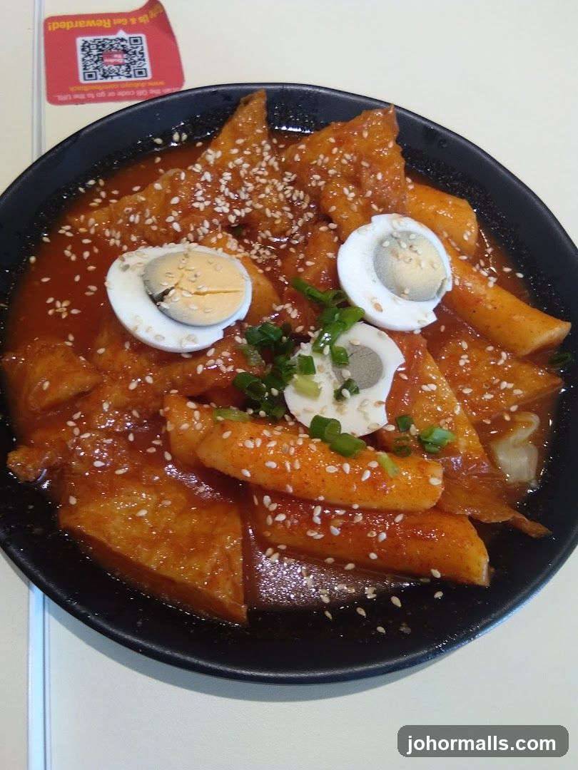 Spicy Rice Cakes with Eggs
