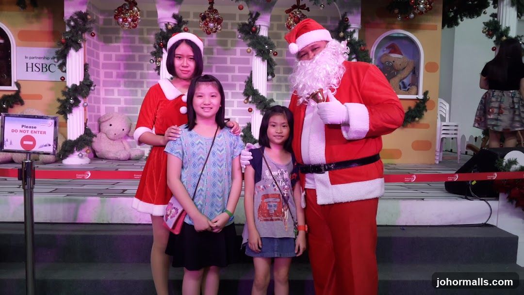 Santa Claus with Children