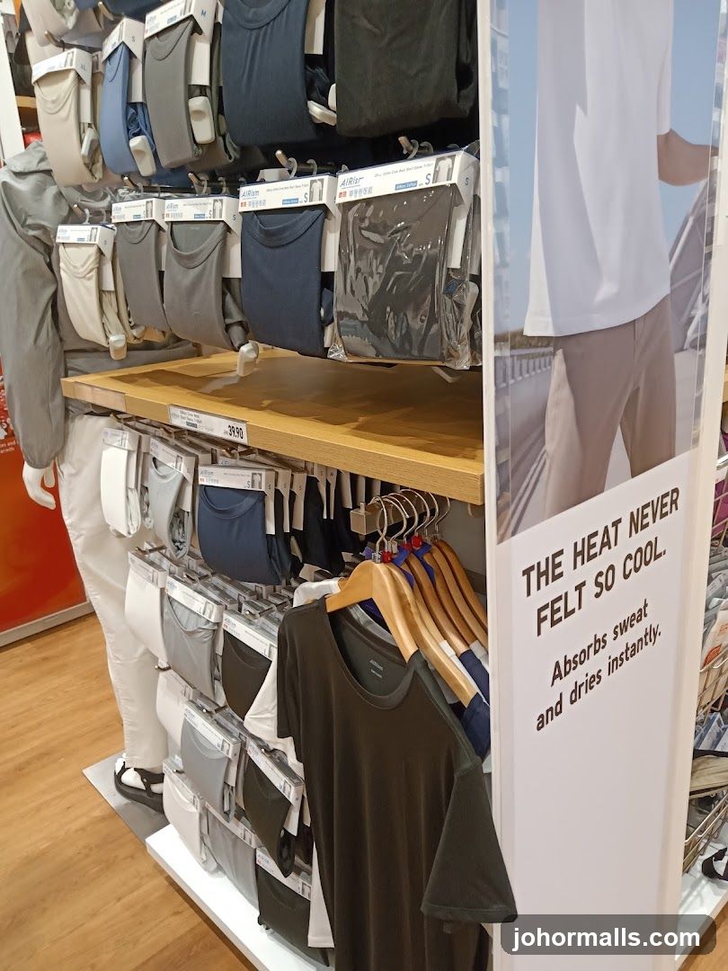 T-shirt display