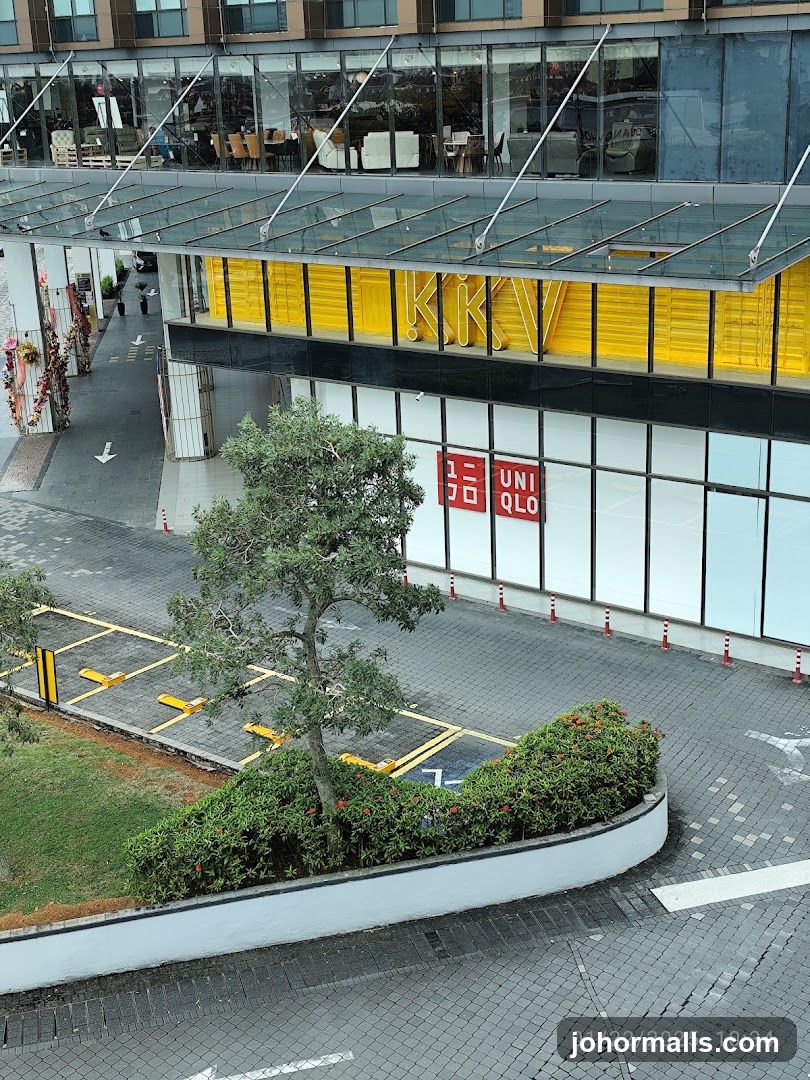 Uniqlo Storefront