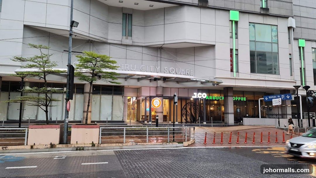 J.CO Donuts & Coffee and Starbucks