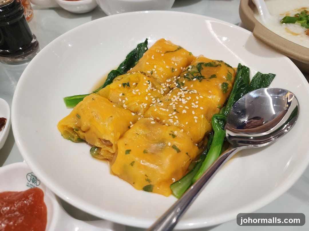 Steamed Rice Rolls with Sauce