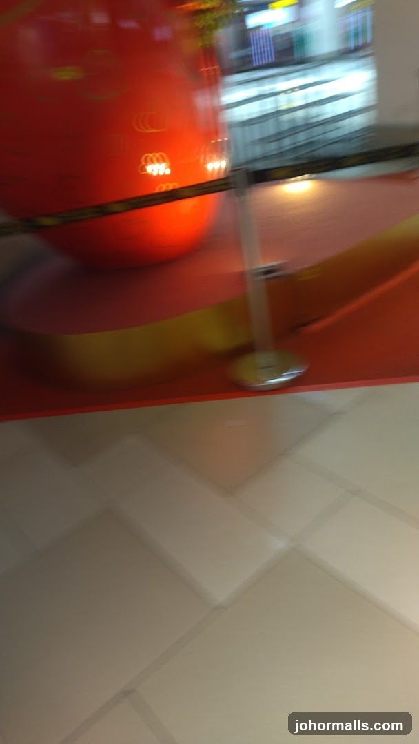 Blurred display with red sphere