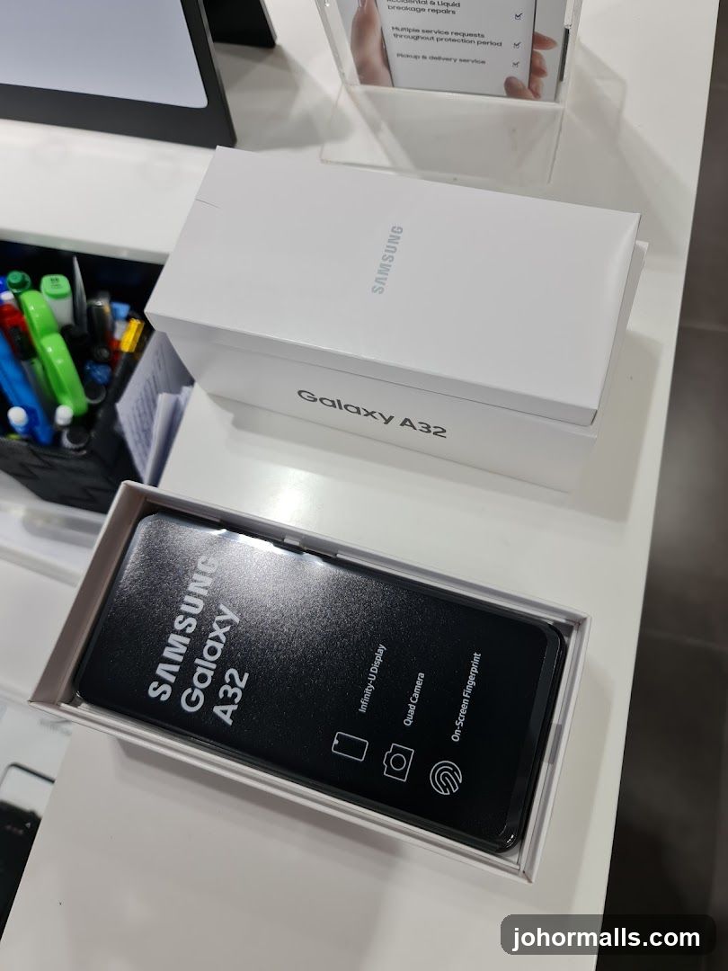 Samsung Galaxy A32 Box and Phone