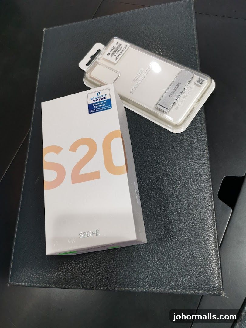 Samsung S20 FE Box and Phone Case